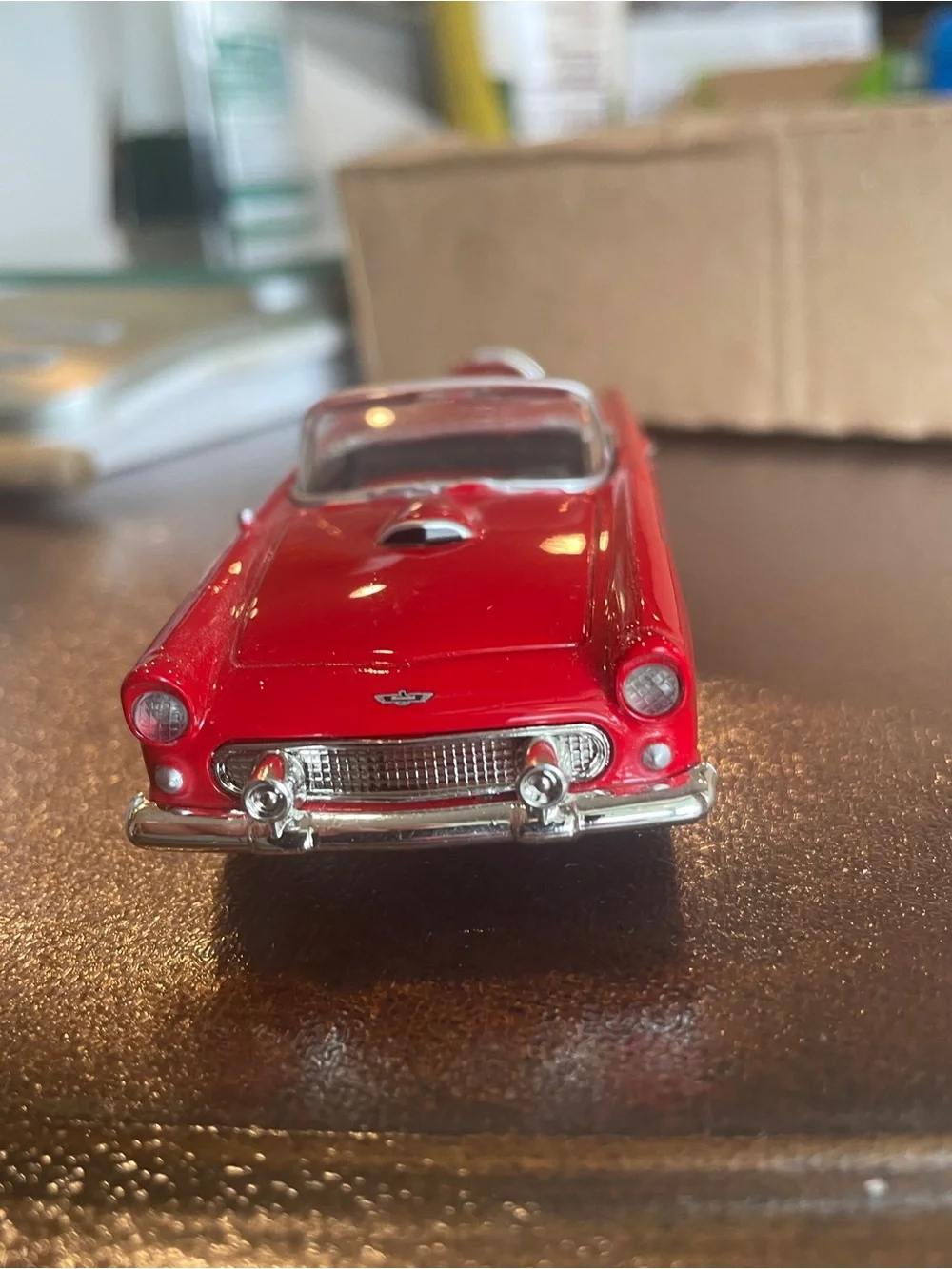 Motor Max 1956 Ford Thunderbird Diecast 1:43 Scale red